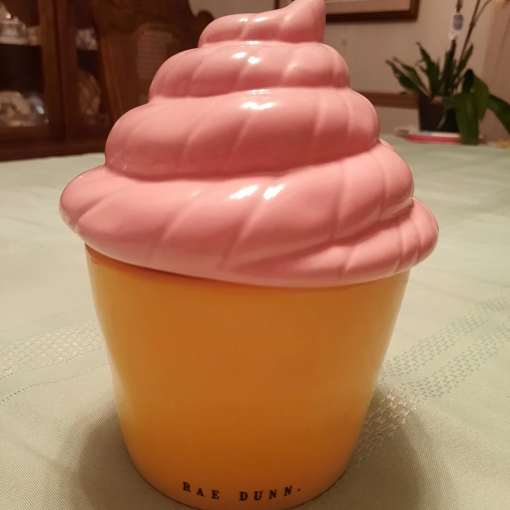 Rae Dunn Cupcake Candle - Picture 2 of 4